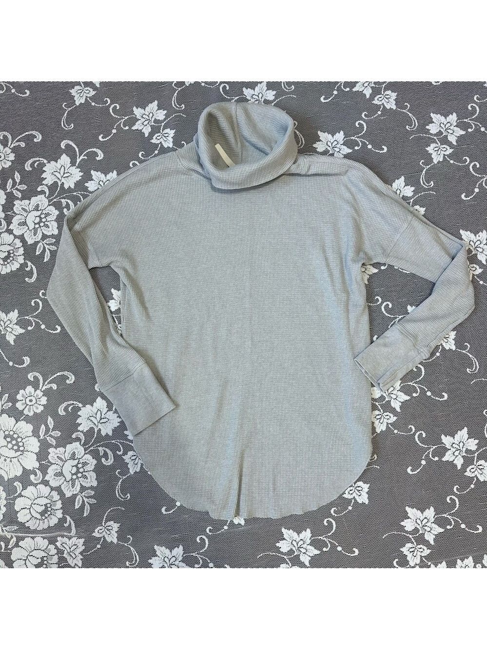 Aritzia The Group Babaton Thermal
Turtleneck  Sweater in Grey Sz Medium